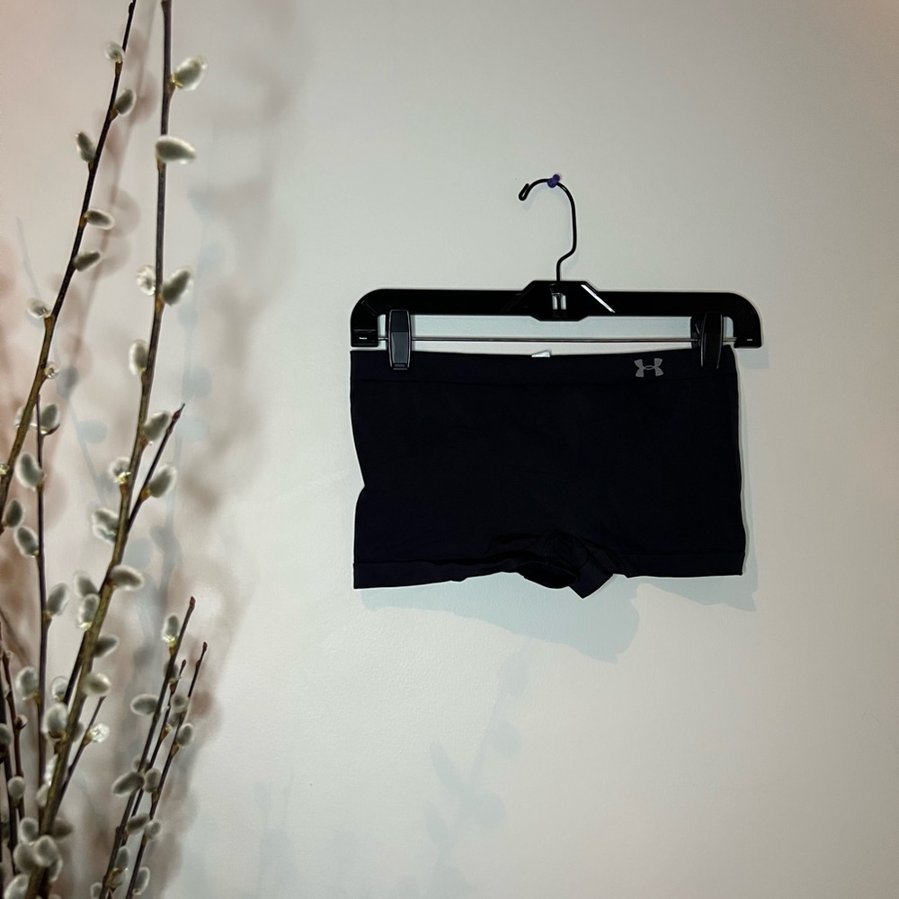 Under Armour black shorts